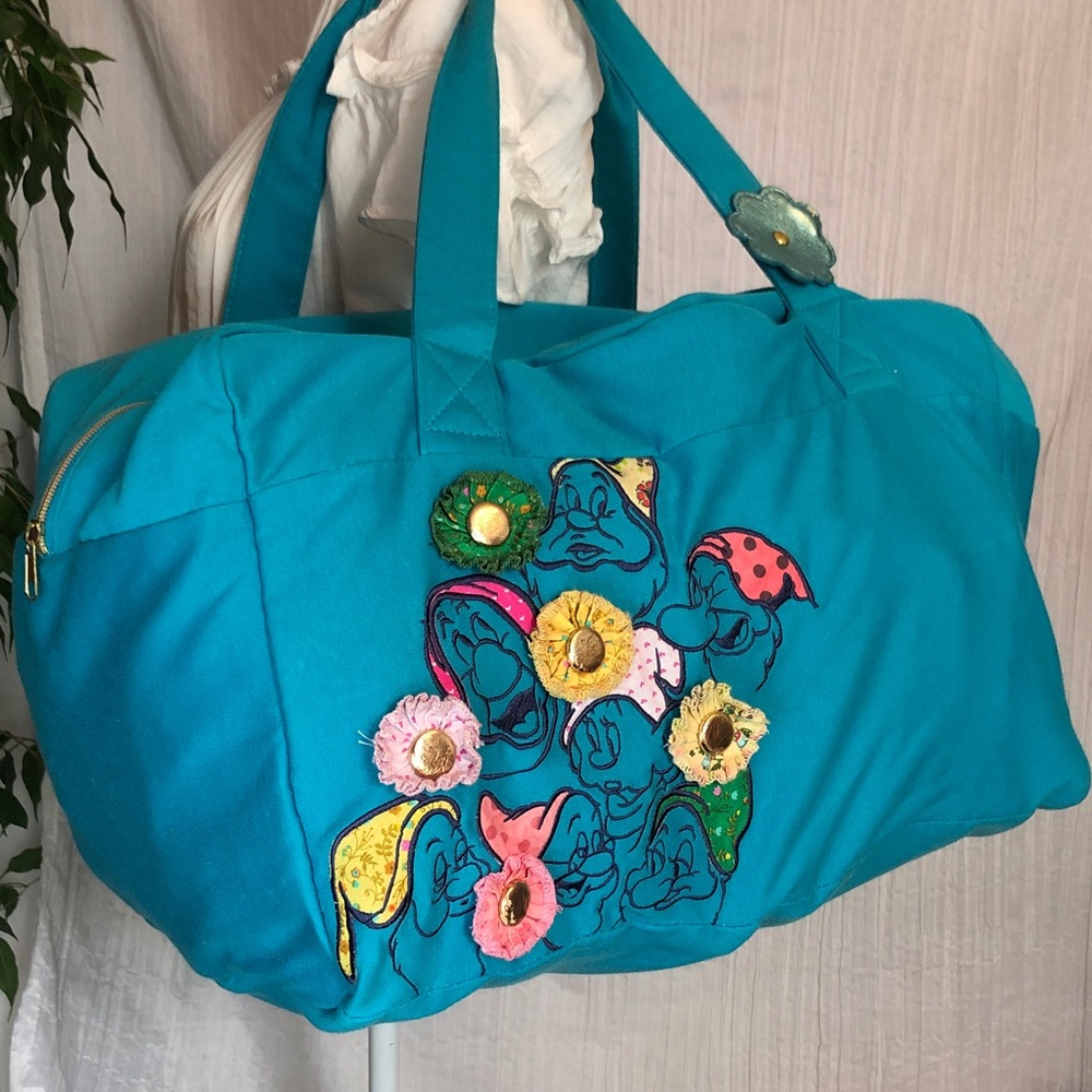 Vintage DISNEY COUTURE  Snow White & the Seven Dwarves XL travel bag carry on